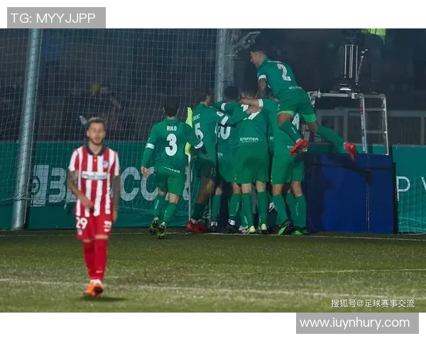 现役五号足球明星的精彩表现与职业生涯回顾 现役五号足球明星的精彩表现与职业生涯回顾